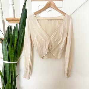 UO Urban Outfitters Cream Long Sleeve Smocked Waist Cropped Top Blouse Size M